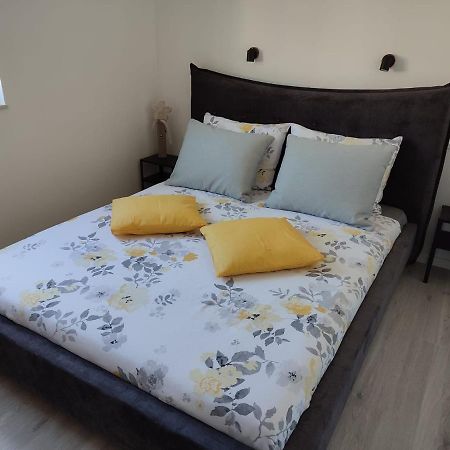 Seaview Suites Ondina Komiza Exterior photo