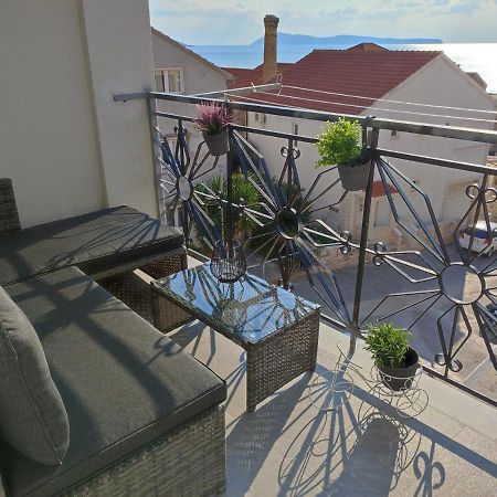 Seaview Suites Ondina Komiza Exterior photo