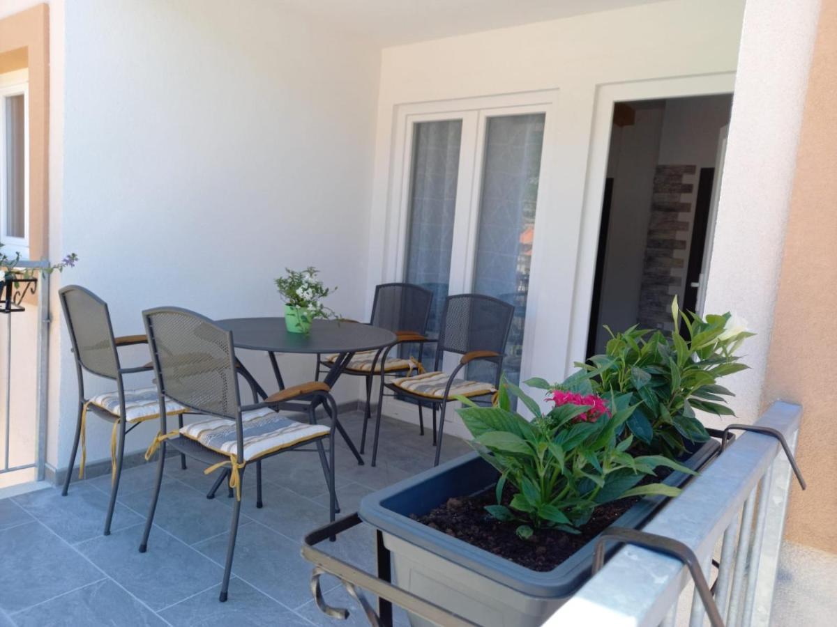 Seaview Suites Ondina Komiza Exterior photo