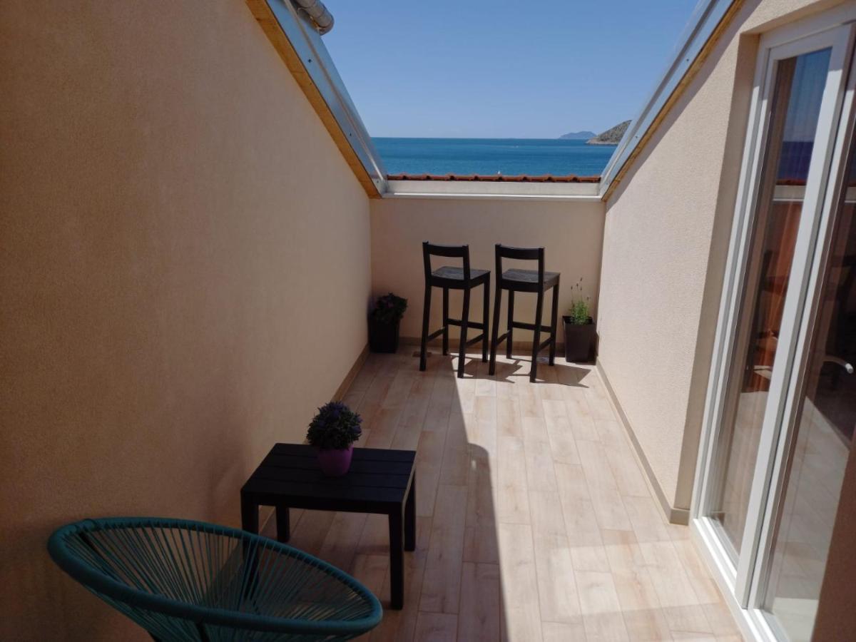 Seaview Suites Ondina Komiza Exterior photo