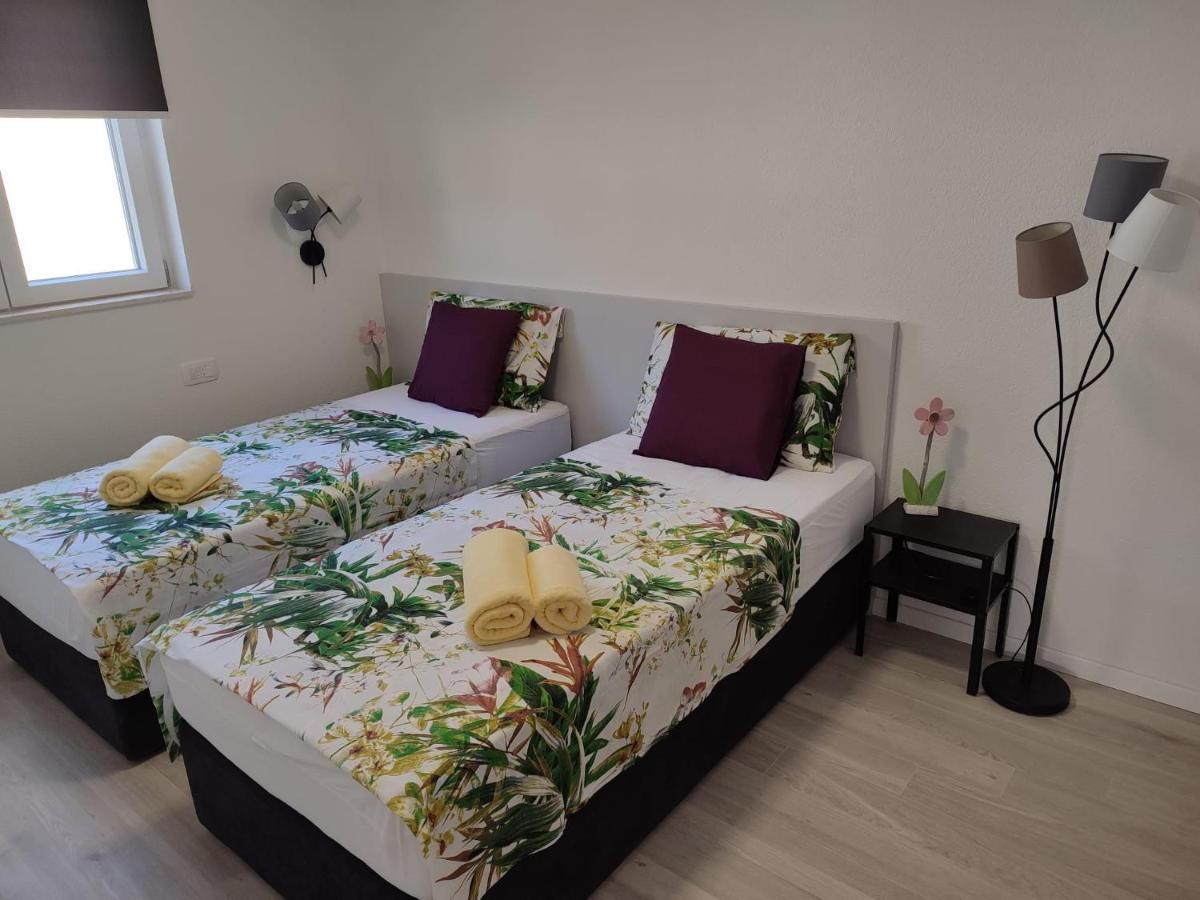 Seaview Suites Ondina Komiza Exterior photo