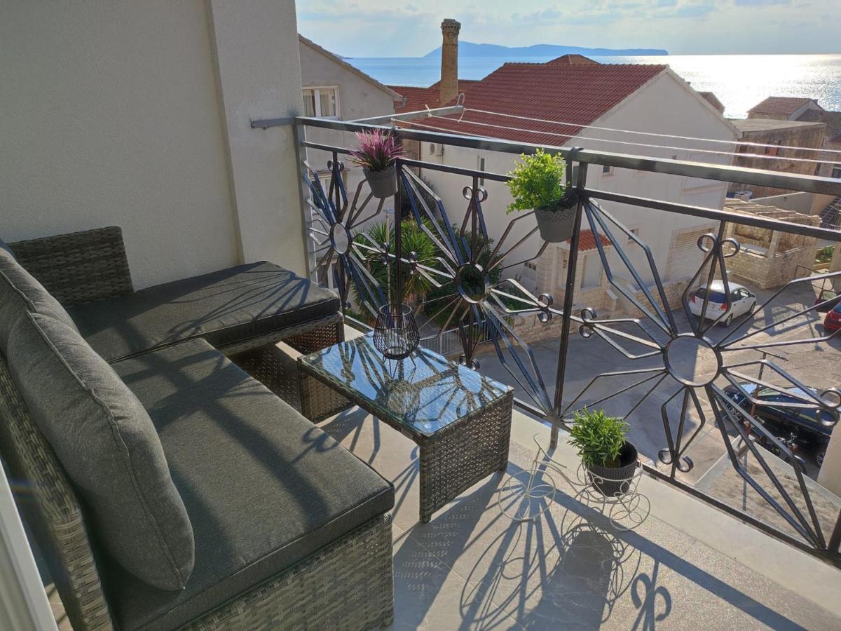 Seaview Suites Ondina Komiza Exterior photo